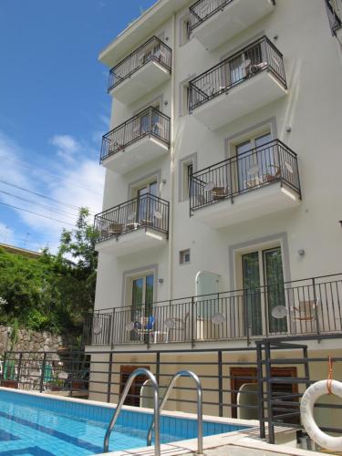 Bazén v ubytování Hotel Club nebo v jeho okolí