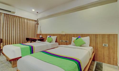 two beds in a hotel room with at Treebo Seaesta RK Beach in Visakhapatnam