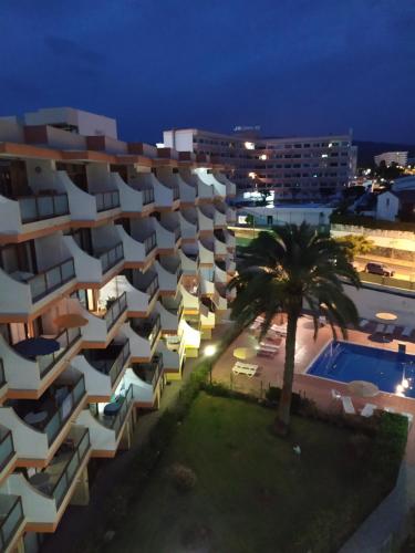 Uma vista da piscina em Apartamentos Australia ou nas proximidades