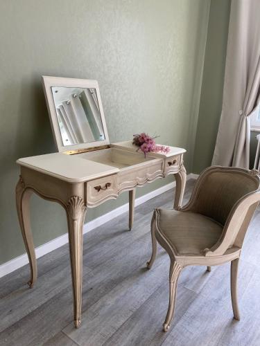 a dressing table with a mirror and a chair at The Great View in Bouillon
