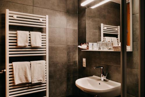 a bathroom with a sink and a mirror at Badischer Hof in Tauberbischofsheim