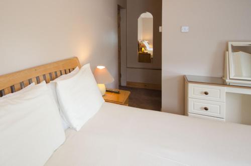 Ένα ή περισσότερα κρεβάτια σε δωμάτιο στο Property 374 - Ballyconneely