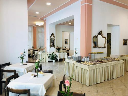 En restaurant eller et spisested på Hotel Eletto