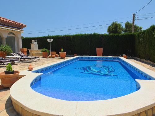Bazén v ubytování Villa Leonore stunning 2bedroom villa with air-conditioning & private swimming pool nebo v jeho okolí