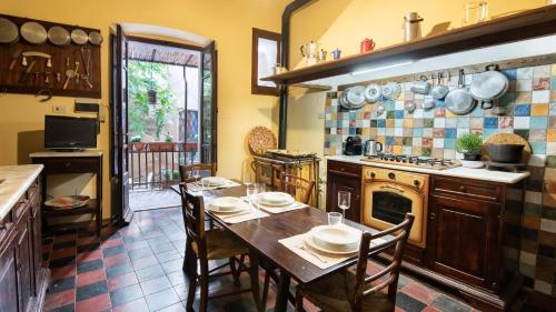 a kitchen with a table with chairs and a stove at Welcomely - Casa Rodriguez in Iglesias