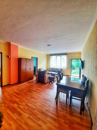  Cottage Tsaghkadzor -  Room  picture :   Tea/Coffee maker    Shower    TV                           