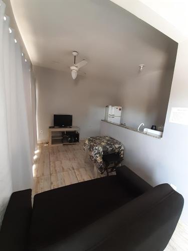 a living room with a couch and a table at Serra Mar Suítes,Lofts, e casas à 300 metros das praias in Arraial do Cabo