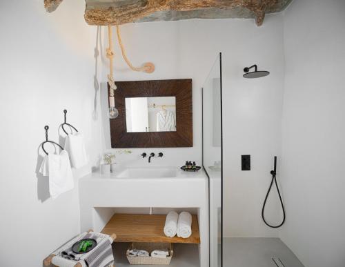 Kupatilo u objektu Makarias Traditional Luxury Villas