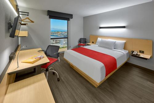 Ένα ή περισσότερα κρεβάτια σε δωμάτιο στο City Express by Marriott Caborca