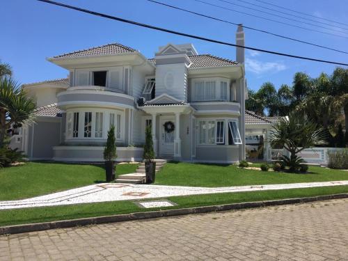 Linda e espaçosa casa em Jurere Internacional, Florianópolis, Brazilia