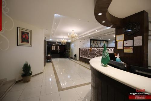 a lobby of a hotel with a waiting room at لافينا حائل للاجنحة الفندقية in Hail
