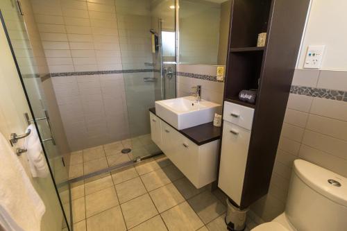 Phòng tắm tại Bay of Islands Gateway Motel & Apartments