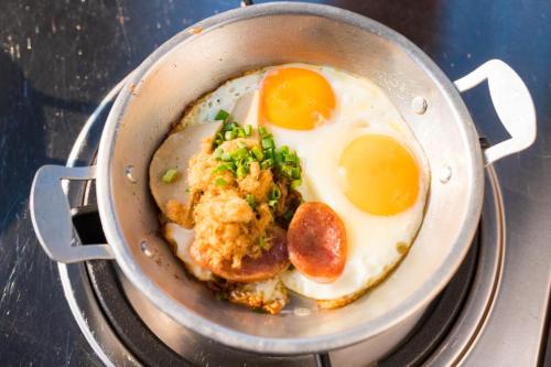 Mad på resortet eller i nærheden