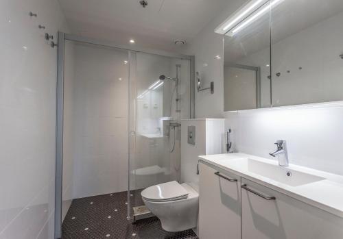 Hotel Matts tesisinde bir banyo