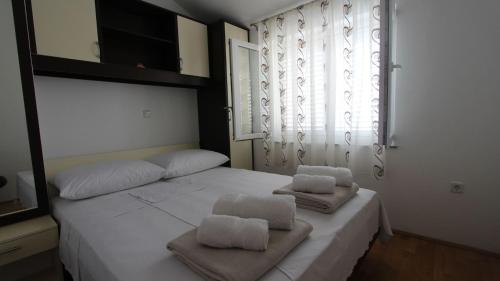 Ένα ή περισσότερα κρεβάτια σε δωμάτιο στο Apartments Jela