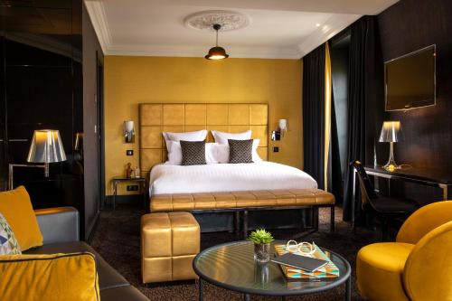 First Hotel Paris Tour Eiffel Image