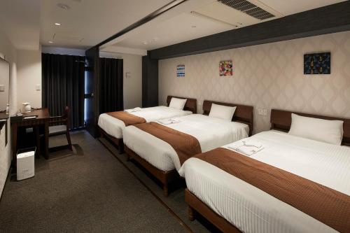 Säng eller sängar i ett rum på HOTEL BRILLER Kyoto Station South
