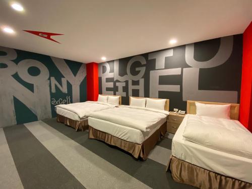 Ένα ή περισσότερα κρεβάτια σε δωμάτιο στο JS Hotel-Gallery Hotel