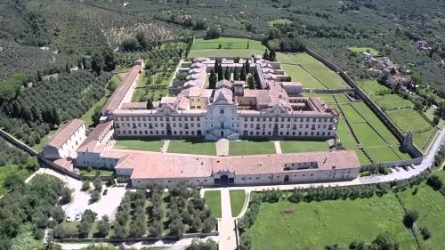 an aerial view of a large building with trees at Bed and breakfast Casa Formica in Cascina