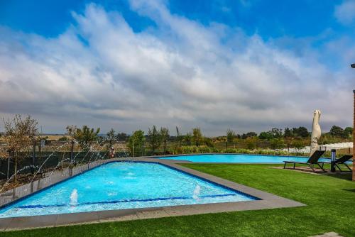 Piscine de l'établissement Alimama Spaces: The Manson's Green Park ou située à proximité