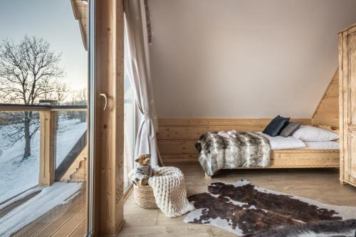 Postel nebo postele na pokoji v ubytování NA SKRAJU LASU domki z balią, jacuzzi