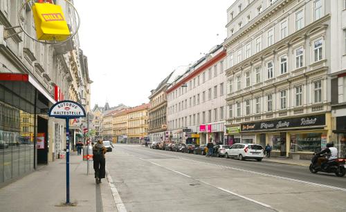 Apartment for 4 with Kitchen near Naschmarkt & U4 Metro
