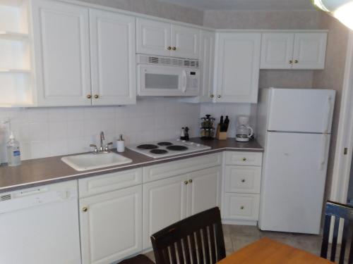 Dapur atau dapur kecil di Fairmont Mountain View Villas