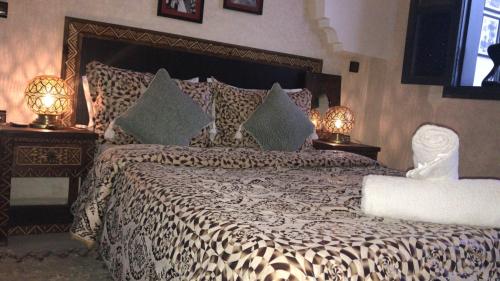 Riad Simon tesisinde bir odada yatak veya yataklar
