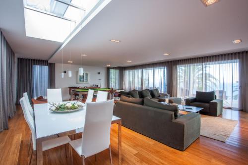 a living room with a couch and a table at Casa Martinhos by LovelyStay in Caniço