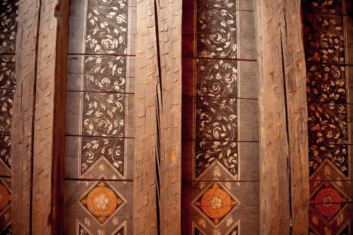 a wooden wall with intricate designs on it at Le B. Suites, Chambres & Restaurant in Riquewihr