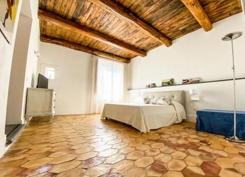a bedroom with a bed and a television in it at Residenza Ucci Alì in Crotone