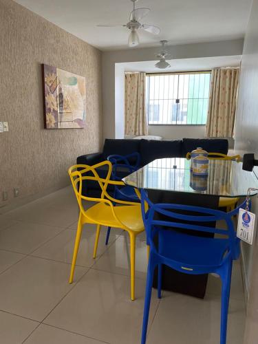 a living room with a table and chairs at Aquarius Residence Caldas Novas 701D in Caldas Novas