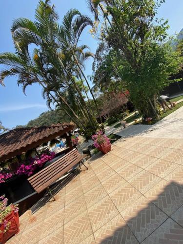 Taman di luar Hotel Fazendinha