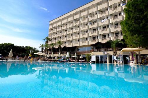 a large swimming pool in front of a hotel at Anitas Hotel in Konaklı