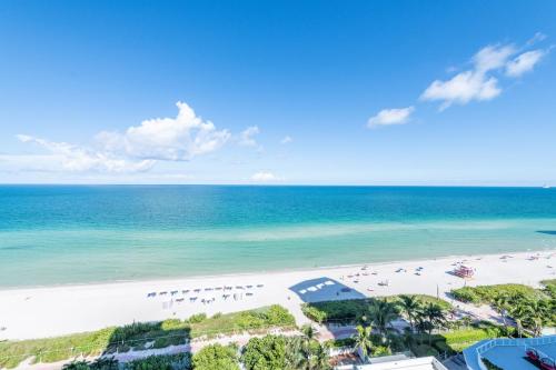 an aerial view of a beach and the ocean at Bluebird Suites Monte Carlo Miami Beach in Miami Beach