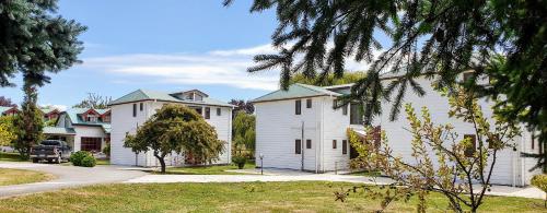 a row of white houses in a residential neighborhood at Hotel y Cabañas Molino Viejo in Puerto Varas