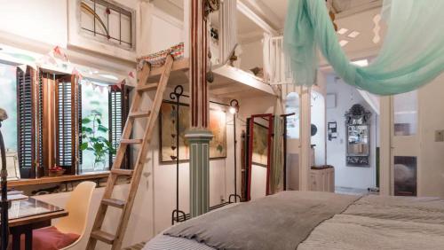 a bedroom with a bunk bed with a ladder at TOKYO Ebisu! 2adults & 2kids Max4ppl FamilyOK! in Tokyo