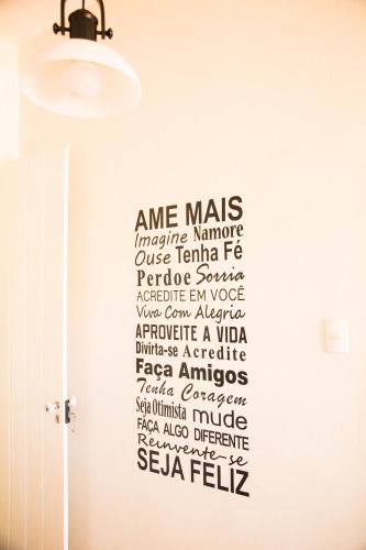 a wall with a sign that saysnance curse at Casarao Hostel - Analandia SP in Analândia