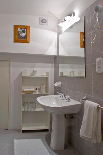 a bathroom with a sink and a mirror at Hostería Canela B&B in Esquel