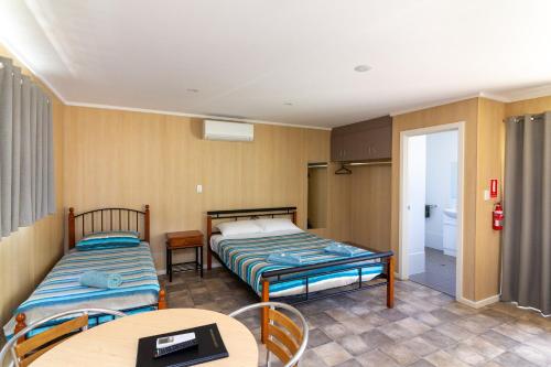 A bed or beds in a room at Paringa Caravan Park