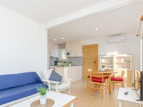 ein Wohnzimmer mit einem Sofa und einem Tisch in der Unterkunft Apartment Santa Lucia by Interhome in Montjoys