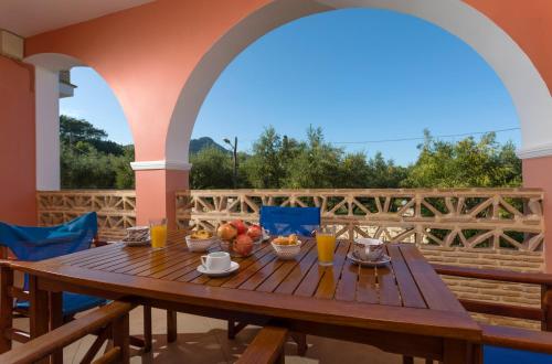 Fotografie z fotogalerie ubytování Anemomylos Studios - Private Pool, Family Escape, by ZanteWize v destinaci Vasilikos