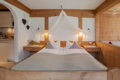 a bedroom with a large bed in a room at Das Landhaus in Pfronten
