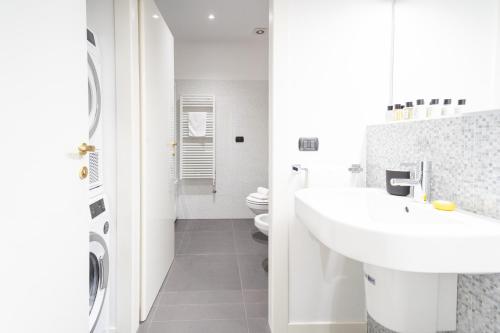 White Flat in Como City Center by Rent All Como photo 3