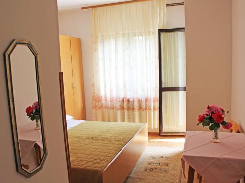 Giường trong phòng chung tại Rooms Teklić