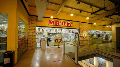 a grocery store with a mr day sign on the wall at 1969 Business Suites @ Ipoh Garden in Ipoh