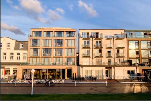 a group of buildings in front of a building at Kaiser 4 in Norderney