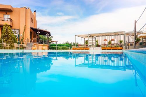 Bazén v ubytování Apollo Resort Art Hotel nebo v jeho okolí
