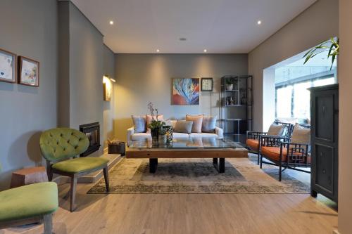 Χώρος καθιστικού στο The Tree House Boutique Hotel by The Living Journey Collection