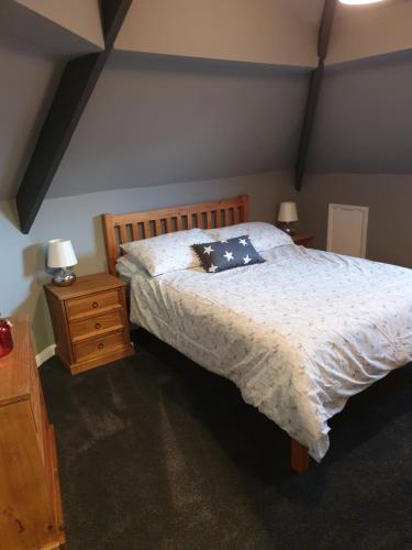 a bedroom with a large bed and two night stands at 4 Bed Sleeps 8 On-Road Parking WiFi in Brassington